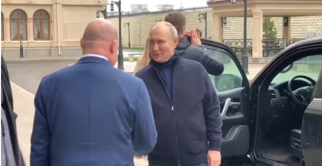 克里米亚“入俄”9周年之际，普京亲自驾车访问塞瓦斯托波尔