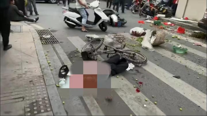 广东揭西县发生严重交通事故 目击者：数人被撞倒地不起