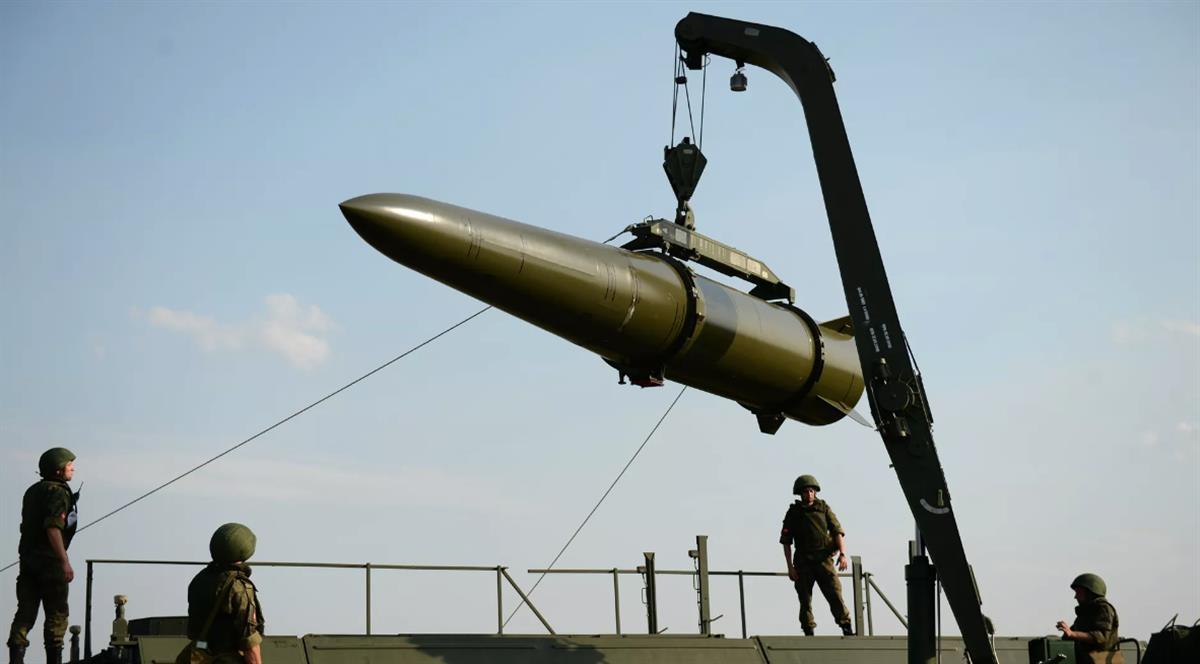 普京宣布在白俄罗斯部署战术核武器，理由是英国对乌克兰提供贫铀弹