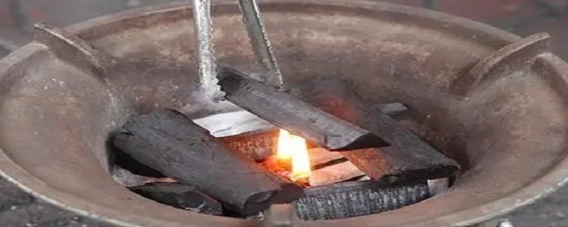 怎么生火烧炭 如何生火烧炭