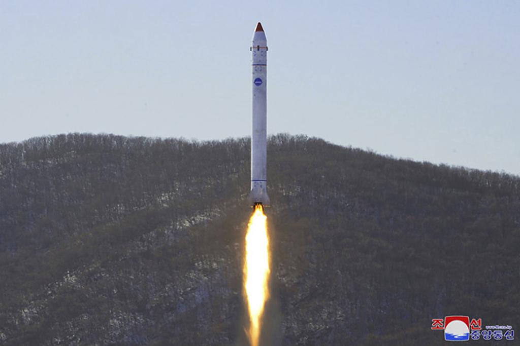朝鲜宣布一枚军事侦察卫星发射失败 朝鲜发射卫星失败视频