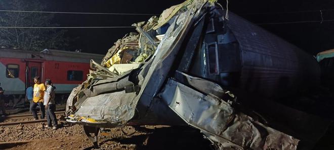 印媒：印度奥里萨邦列车相撞事故已致207人死亡