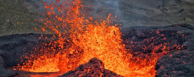 火山爆发是什么原因引起的（火山爆发是什么原因引起的简笔画）