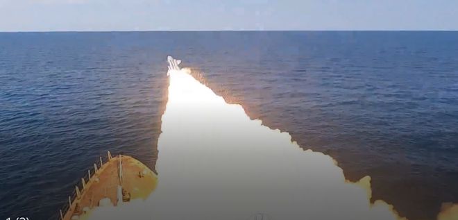 俄国防部：俄黑海舰队举行演习，军舰使用导弹摧毁舰船目标