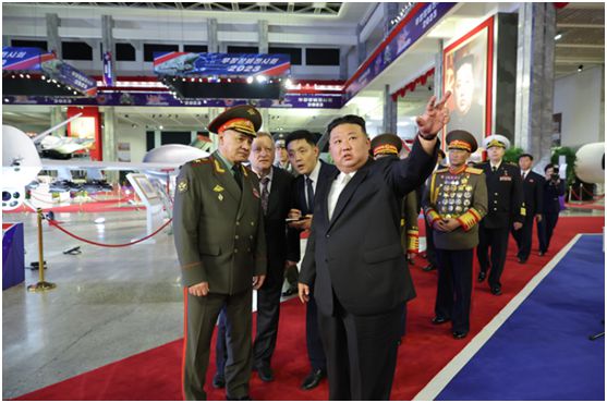 外媒：金正恩会见俄防长，双方一同参观朝鲜“新型武器装备”