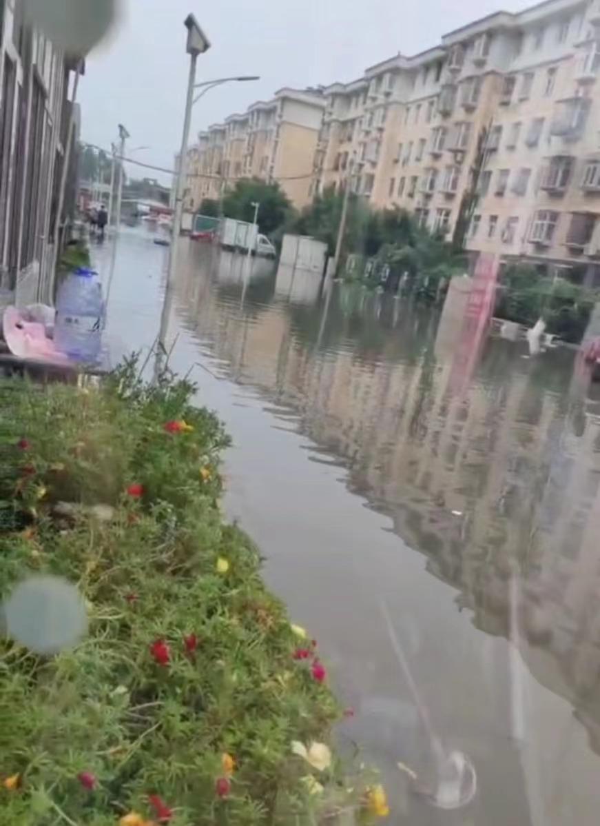 北京城郊，当洪水涌向空巢老人 北京洪涝