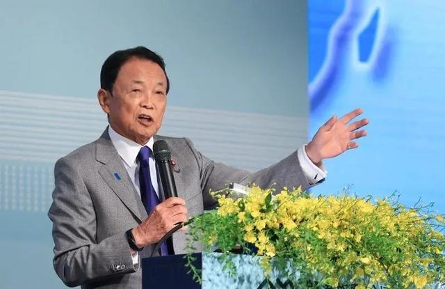 外交部发言人就日本政客麻生太郎窜台妄言答记者问