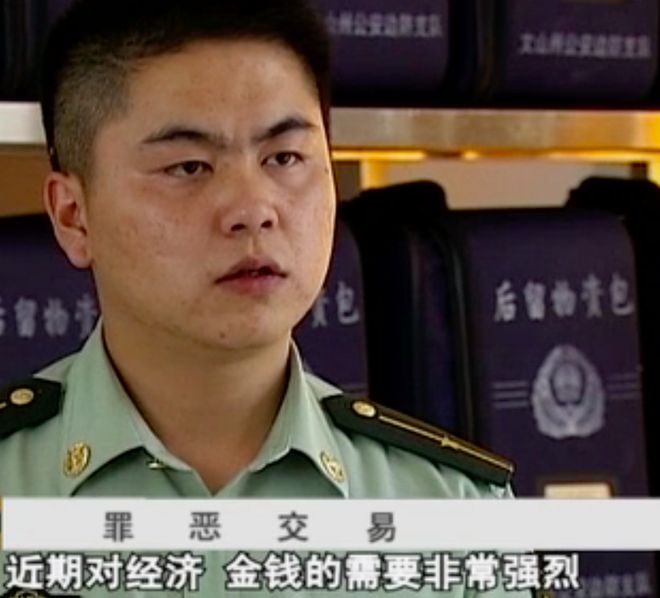 2011年75岁男子睡33岁女人被杀,女:说好给2000,他只给10元杀掉