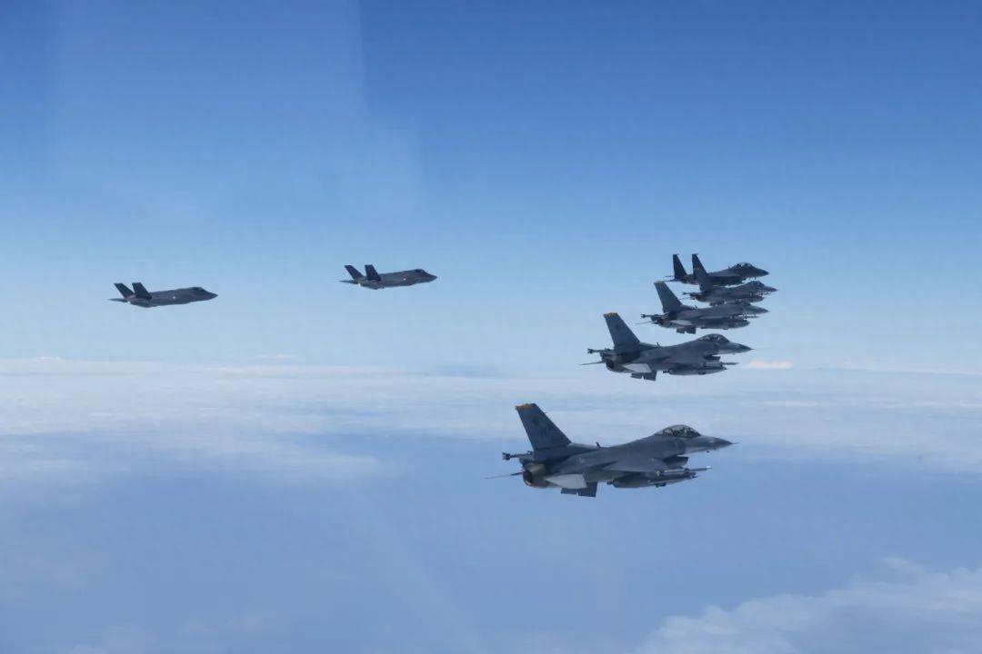外媒：朝鲜紧急出动战机应对美侦察机