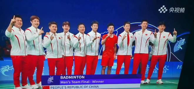 亚运会羽毛球男团中国队3:2逆转战胜印度队夺冠