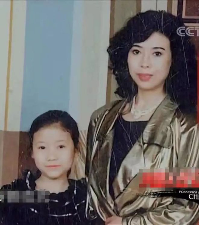 40岁中国大妈闪婚30岁外国皇室保镖，24年后，生活过成了这样
