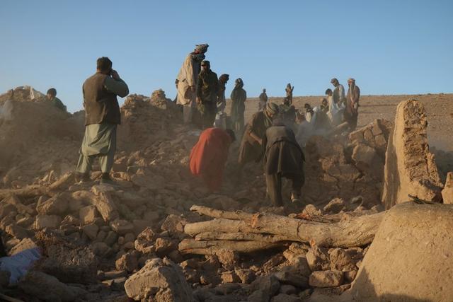 阿富汗西北部地震死亡人数升至2445人（阿富汗地震伤亡）
