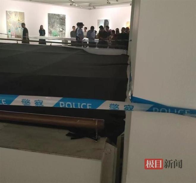 广东美术馆通报“一名观众意外坠亡”