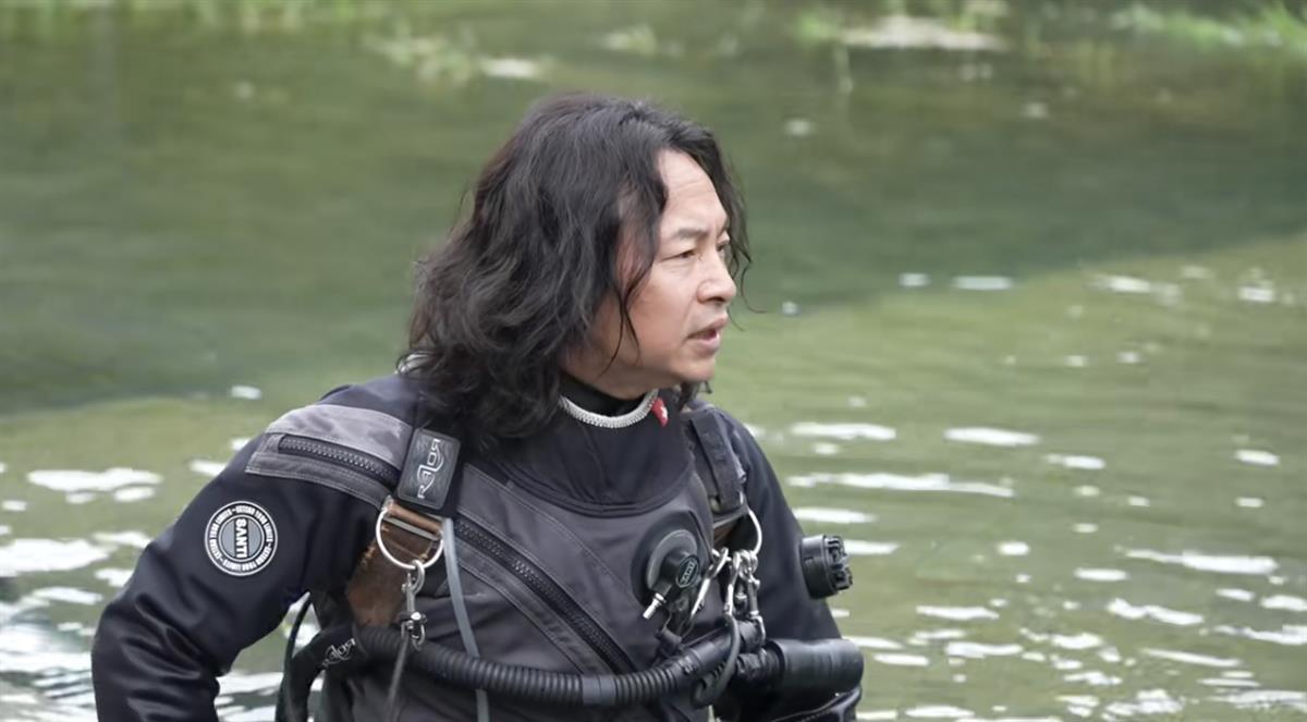 顶级潜水员韩颋被困“水下珠峰”：以前是他救别人，这次谁带他回家？