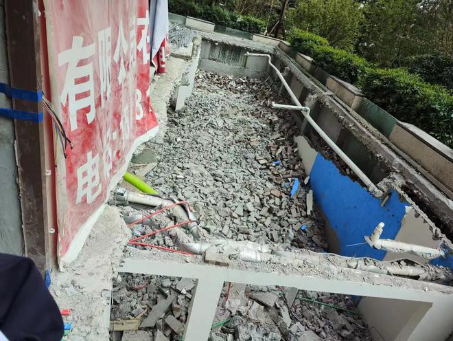 南京一业主私挖地下室挖通河道水倒灌车库，官方：已立案调查 