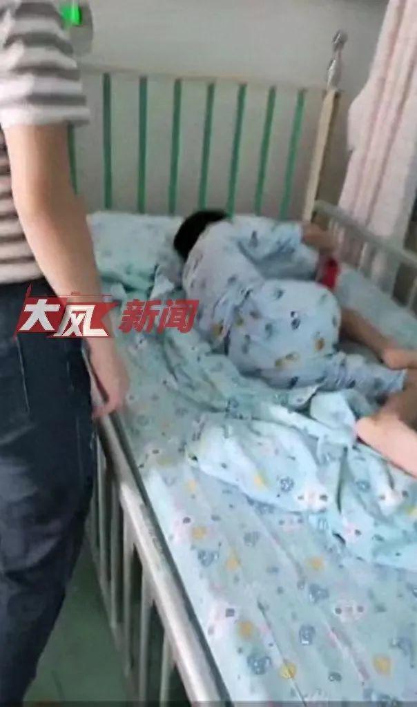 奶奶拾废品捡回未开封饮料，兄妹俩喝后送医抢救，4岁妹妹食道和胃都被烧坏
