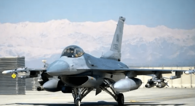 美国F-16战斗机在韩国演习期间坠毁 韩国f16v战斗机