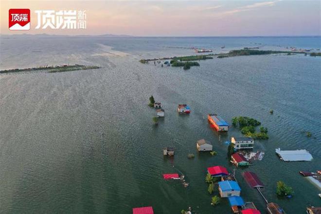 直击湖南华容团洲垸决口现场：封堵有序进行，每小时推进两三米